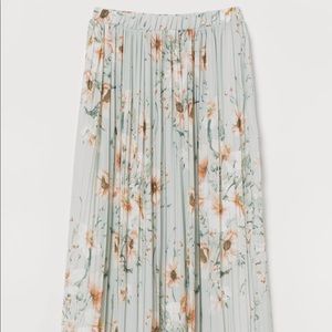 Pleated midi skirt